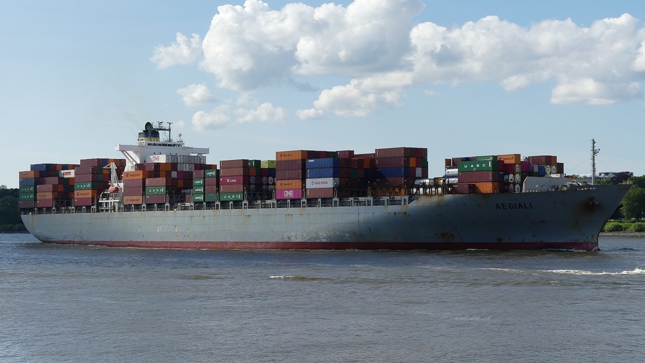 Containerschiff Aegiali
