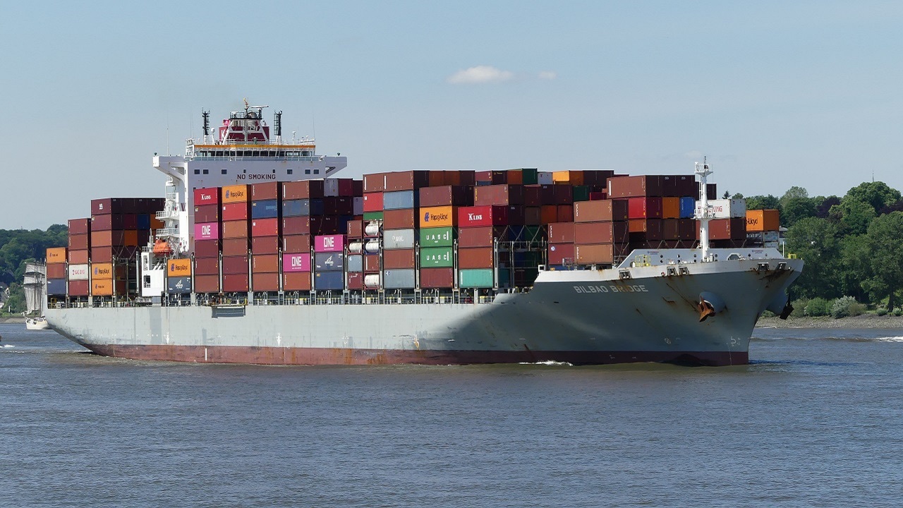 Containerschiff Bilbao Bridge