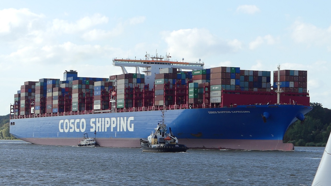 Containerriese Cosco Shipping Capricorn