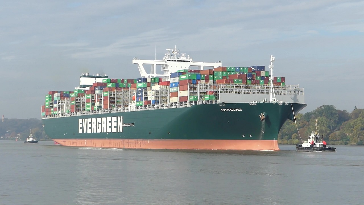 Containerschiff Ever Globe
