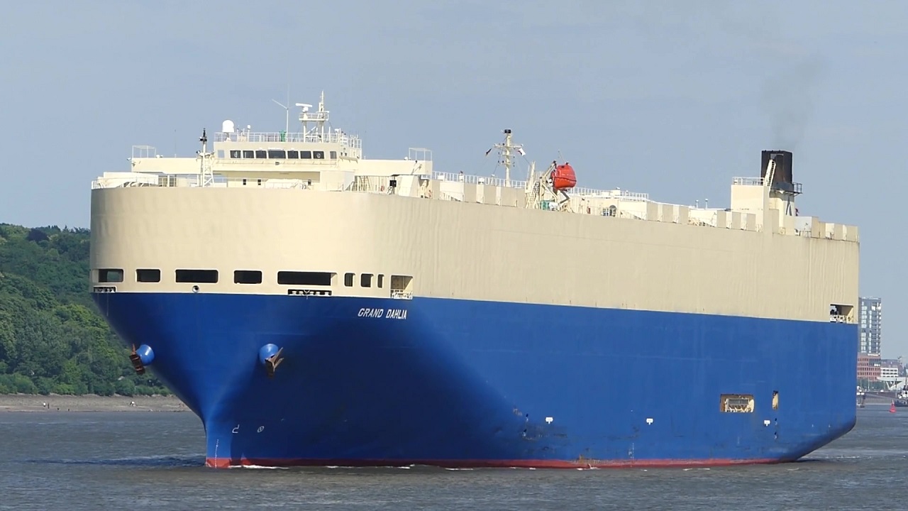 RoRo Schiff Grand Dahlia