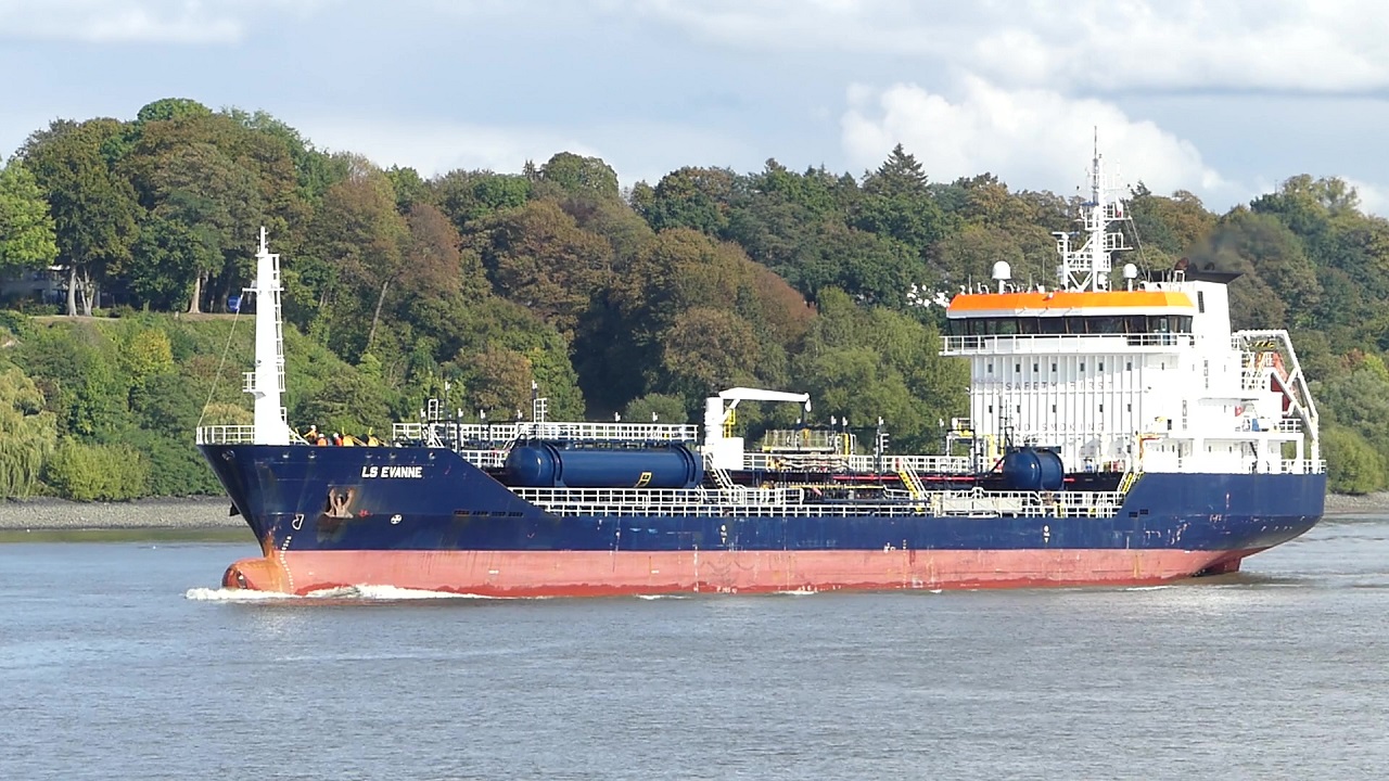 Tankschiff LS Evanne