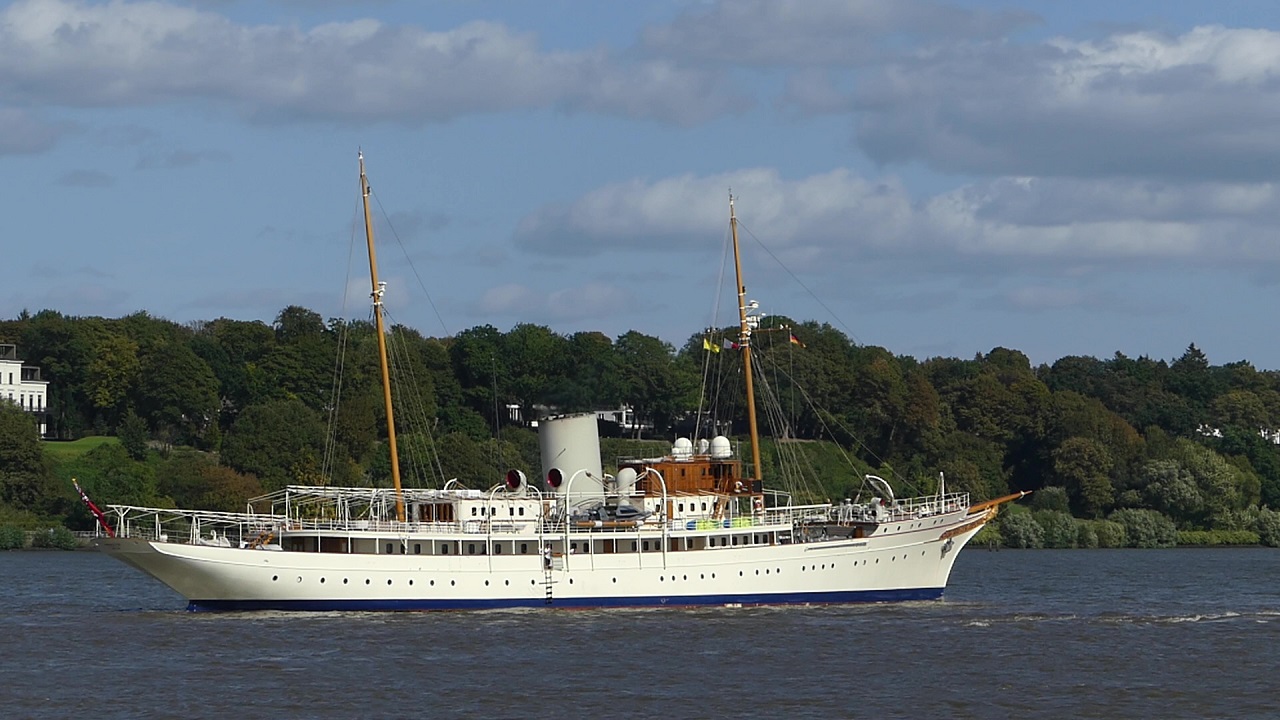 Luxusyacht Nahlin