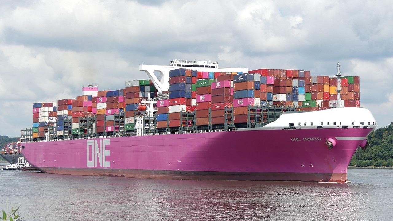 Containerschiff ONE Minato