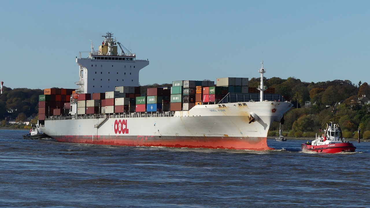 Containerschiff OOCL Kobe
