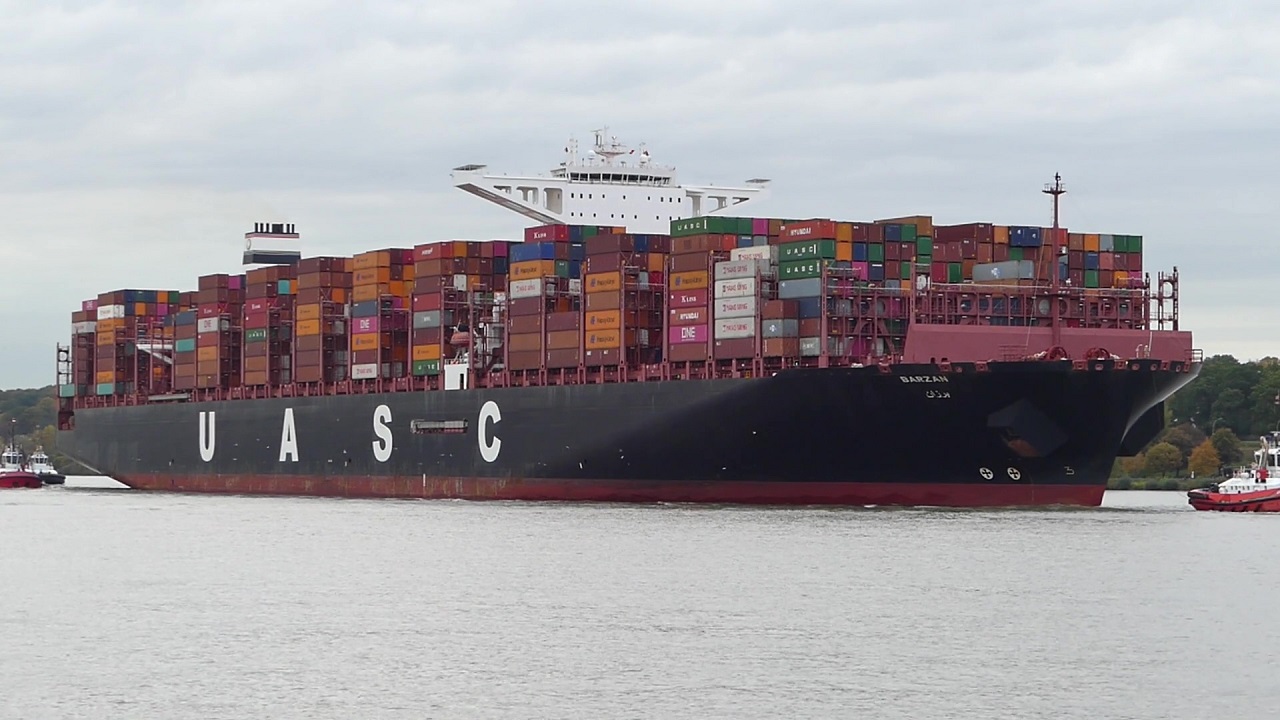 Containerschiff UASC Barzan