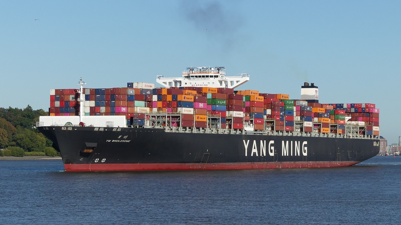 Containerschiff YM Wholesome